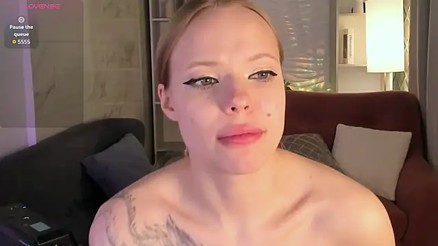 lucy loy online show from February 2, 1:59 am