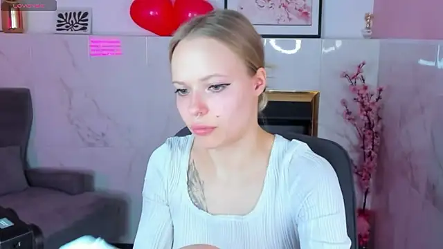 lucy loy online show from February 10, 7:40 am