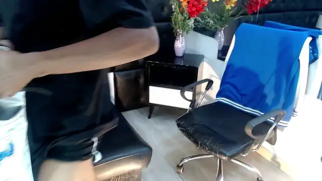 ChrisHott01 online show from December 2, 2:01 am