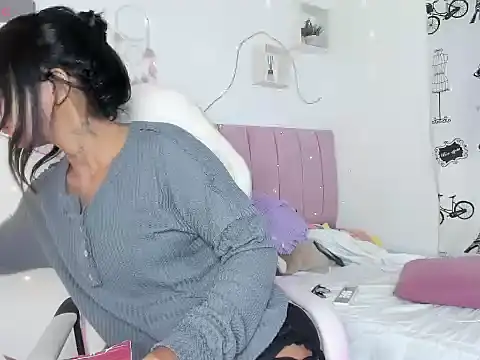 Luna lexy04 online show from May 8, 4:49 am