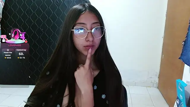 Snapshot of Nanylux chatting on April 10, 4:14 pm Nanylux online show from April 10, 4:14 pm