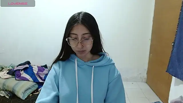 Snapshot of Nanylux chatting on April 23, 4:08 am Nanylux online show from April 23, 4:08 am
