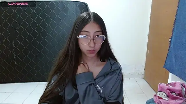 Snapshot of Nanylux chatting on April 28, 3:11 am Nanylux online show from April 28, 3:11 am