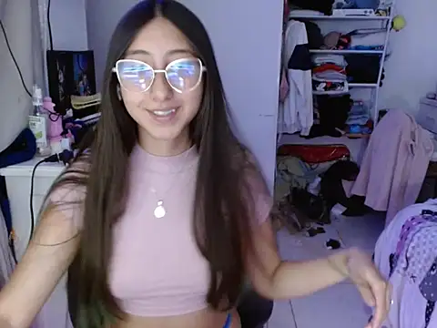 Snapshot of Nanylux chatting on December 1, 4:13 am Nanylux online show from December 1, 4:13 am