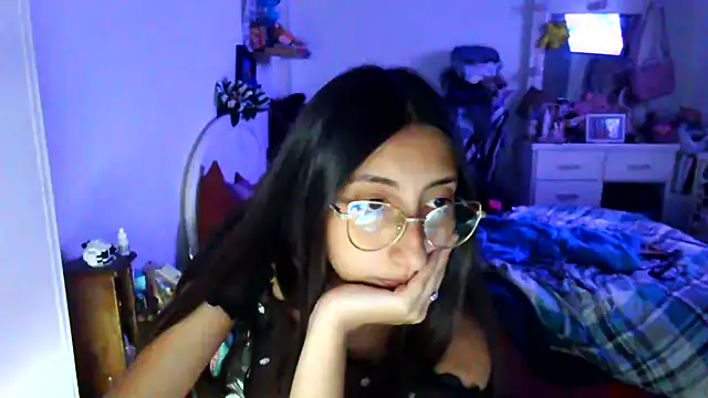 Snapshot of Nanylux chatting on November 20, 2:23 am Nanylux online show from November 20, 2:23 am