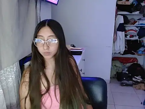 Snapshot of Nanylux chatting on November 29, 4:01 am Nanylux online show from November 29, 4:01 am