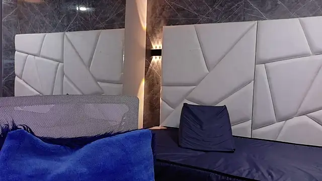 pettymoon1 online show from December 18, 11:25 am