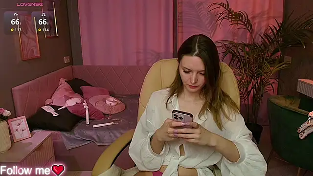 Ursula Andres online show from April 19, 1:06 am