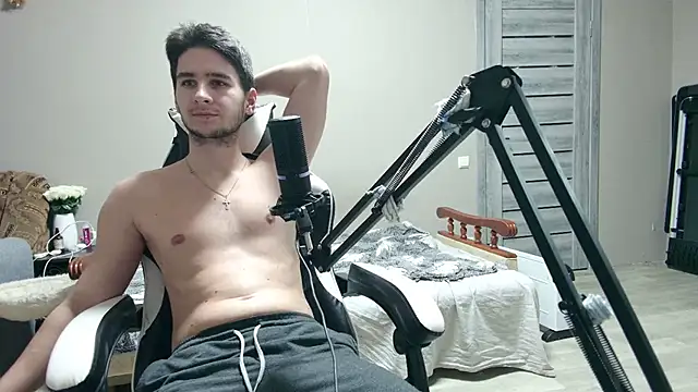 6thfingq online show from December 4, 4:39 pm