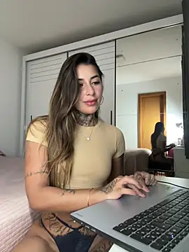 thauanydemontie online show from December 17, 1:54 am