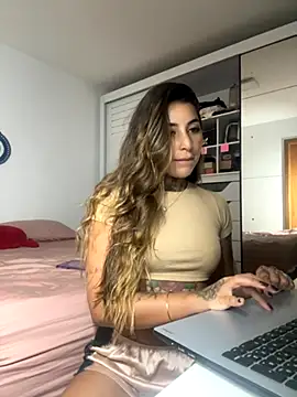 thauanydemontie online show from November 26, 8:20 pm