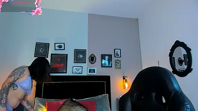 Annie Petters online show from December 5, 12:48 pm