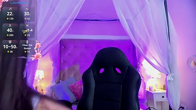 Annie Petters online show from February 11, 1:00 pm