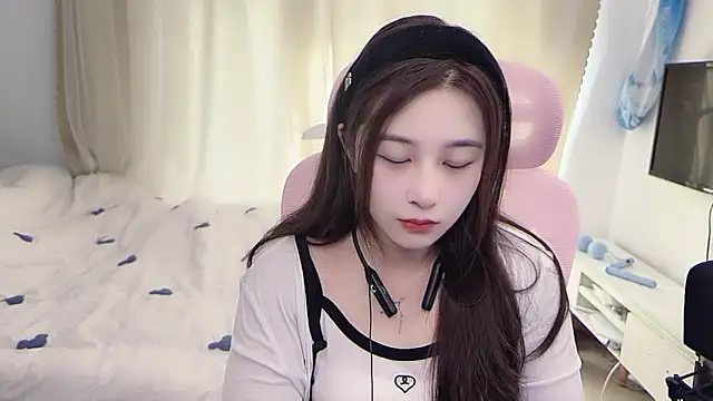 TTtia  online show from December 23, 1:27 am