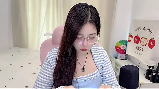 Snapshot of TTtia_ chatting on June 4, 3:44 am TTtia online show from June 4, 3:44 am