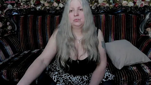 Snapshot of mariabelladonna chatting on June 4, 12:21 pm mariabelladonna online show from June 4, 12:21 pm