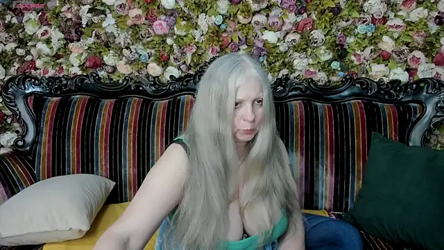 Snapshot of mariabelladonna chatting on June 10, 9:05 pm mariabelladonna online show from June 10, 9:05 pm