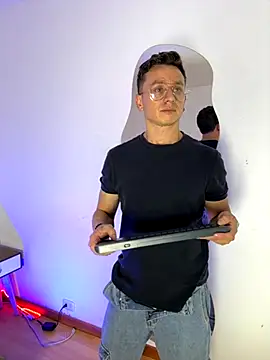 AndrewFalcon  online show from November 19, 7:36 pm