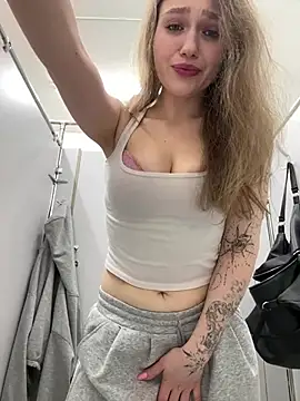 Snapshot of RussianWoman chatting on February 4, 3:23 am RussianWoman online show from February 4, 3:23 am