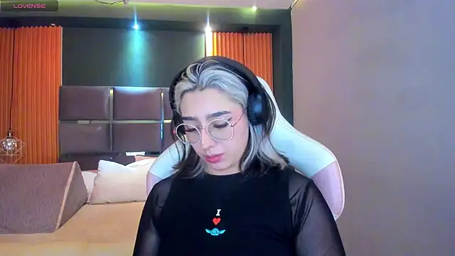 Snapshot of GabyRose9 chatting on May 6, 4:27 am GabyRose9 online show from May 6, 4:27 am