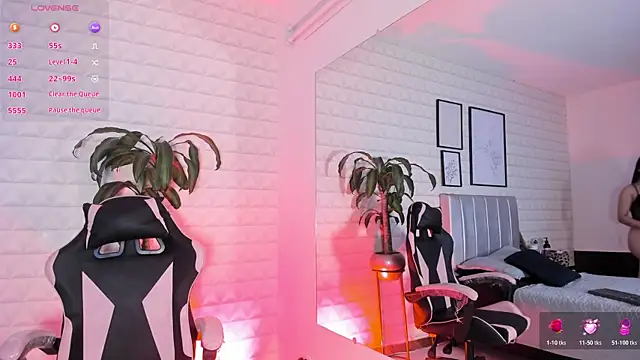 Elizabetth Benz online show from February 20, 7:05 pm