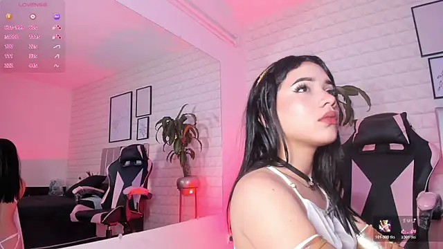 Elizabetth Benz online show from April 4, 7:31 pm