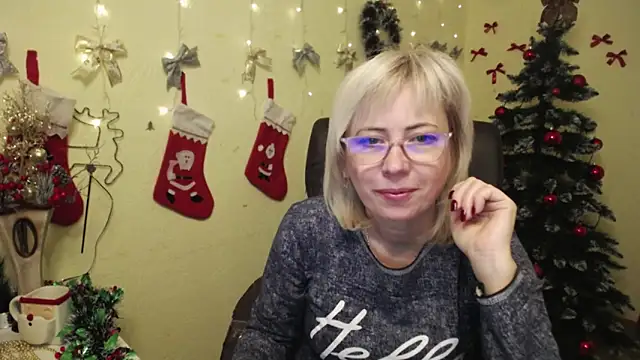 LaurenWishy online show from December 16, 6:06 am