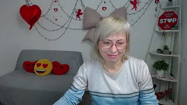 LaurenWishy online show from February 10, 7:40 am