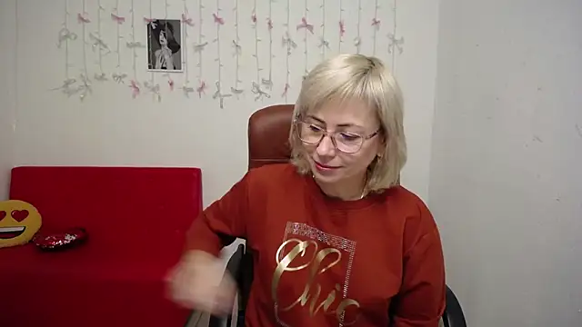 LaurenWishy online show from January 13, 5:55 am