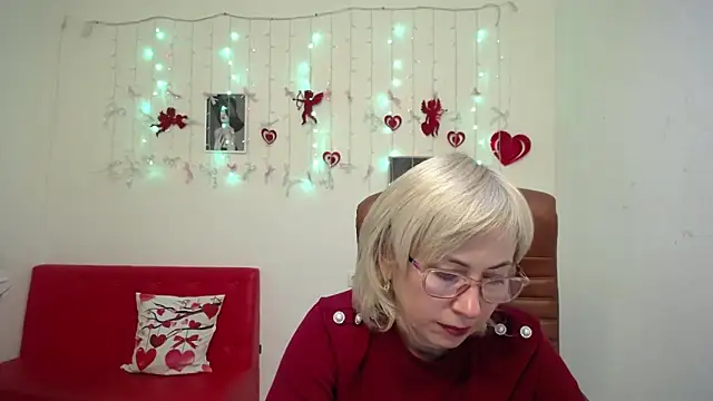 LaurenWishy online show from February 3, 6:46 pm