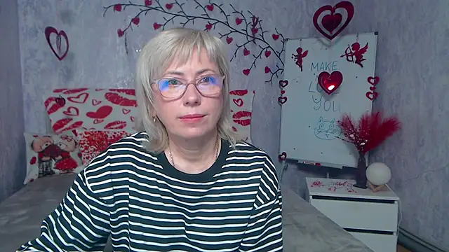 LaurenWishy online show from February 7, 6:21 am