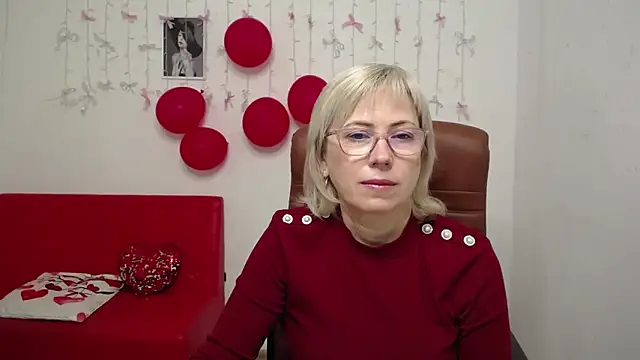 LaurenWishy online show from January 18, 5:55 am