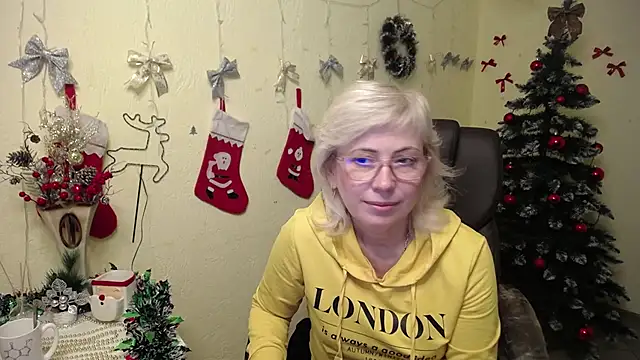 LaurenWishy online show from December 19, 11:56 am