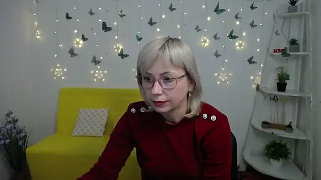 LaurenWishy online show from February 22, 5:58 pm