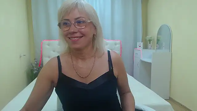 LaurenWishy online show from July 6, 5:25 am