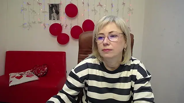 LaurenWishy online show from January 17, 6:06 am