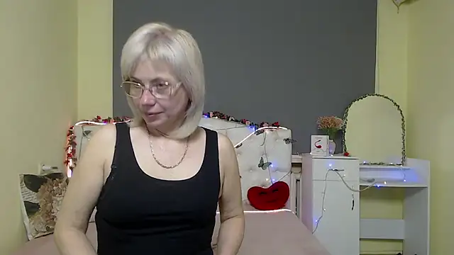 LaurenWishy online show from April 28, 2:27 am
