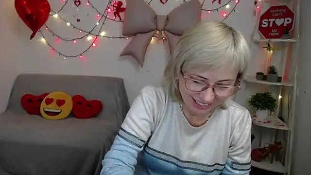 LaurenWishy online show from February 10, 7:46 pm