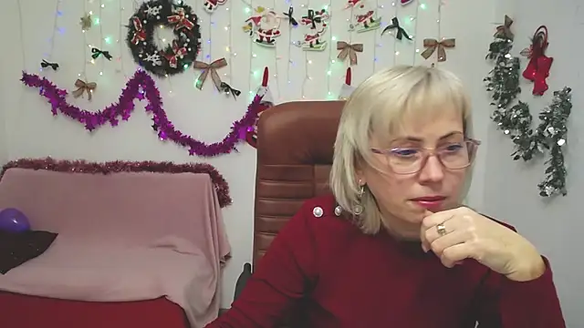 LaurenWishy online show from January 9, 12:01 pm