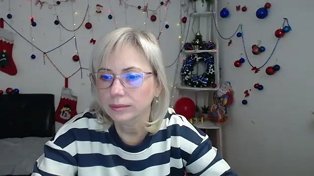 LaurenWishy online show from December 21, 6:04 am