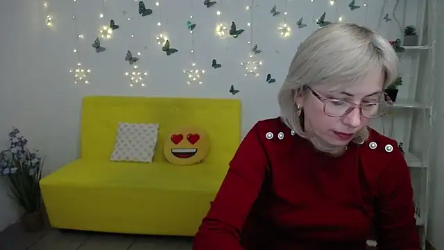 LaurenWishy online show from February 23, 6:03 am