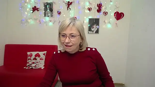 LaurenWishy online show from February 3, 6:33 am