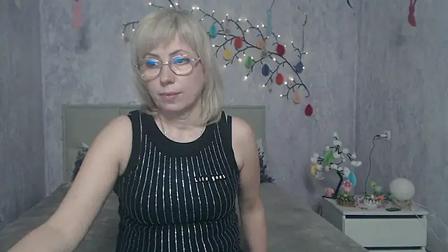 LaurenWishy online show from April 5, 12:34 pm