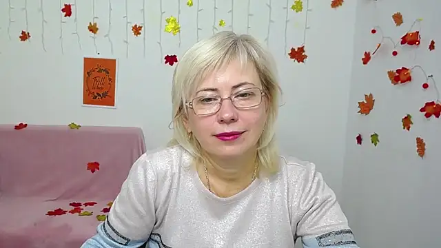 LaurenWishy online show from December 2, 6:15 am