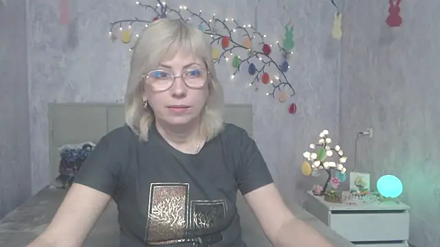 LaurenWishy online show from March 31, 5:42 am