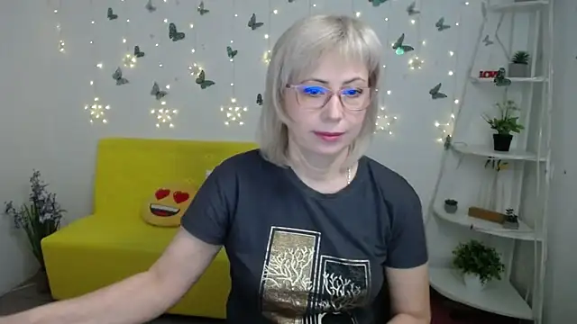 LaurenWishy online show from March 15, 5:58 am