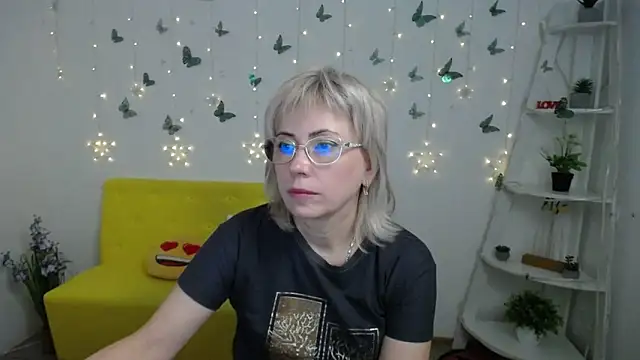 LaurenWishy online show from March 17, 7:00 am