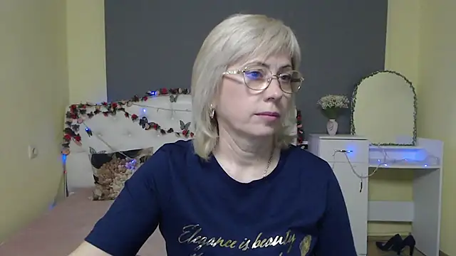 LaurenWishy online show from March 29, 5:20 am