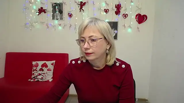 LaurenWishy online show from February 3, 6:40 am