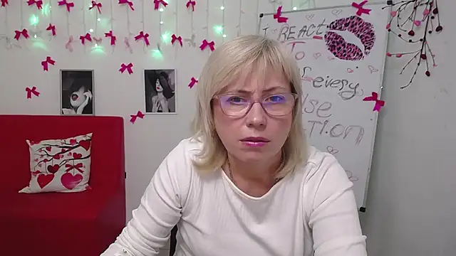 LaurenWishy online show from March 5, 6:15 pm